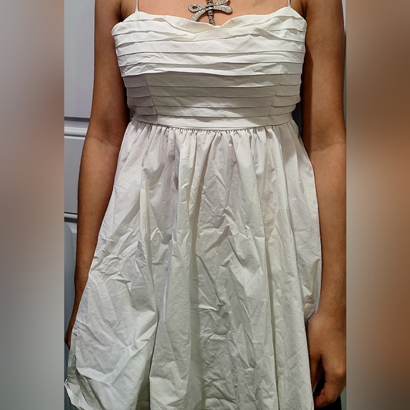 Windsor White Backless Dress with Bow Detail - Picture 9 of 9